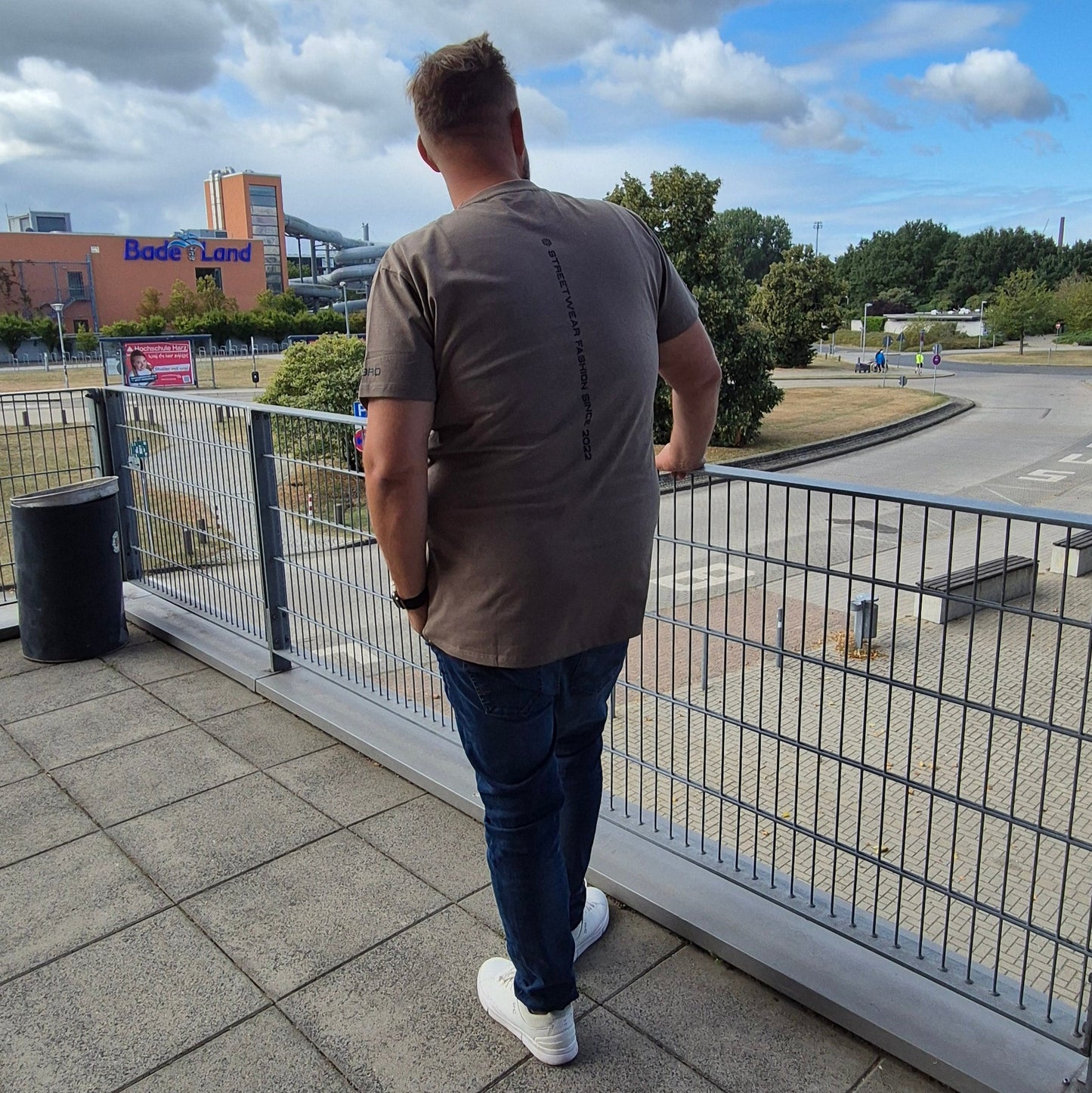 T-Shirt Oliv/Schlamm Überlänge Tall