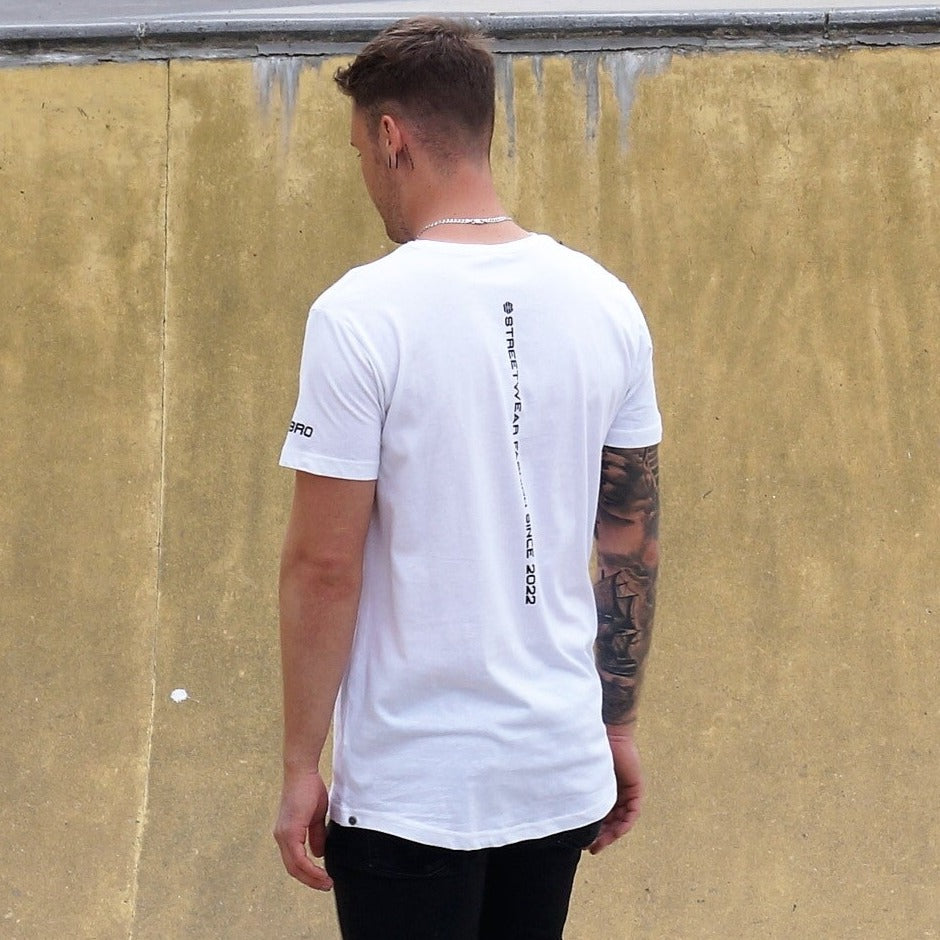 T-Shirt (weiß) in Überlänge mit Rückenprint - Tall